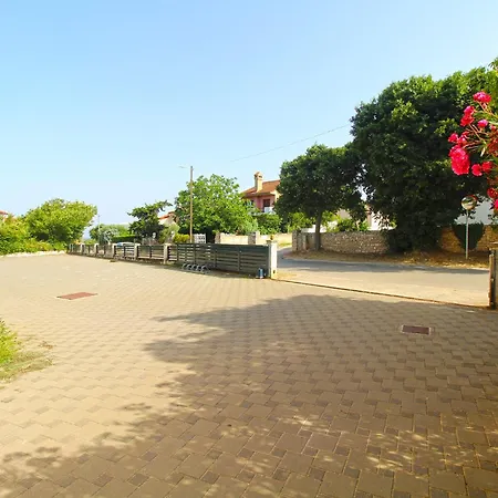 2285 * Ližnjan
