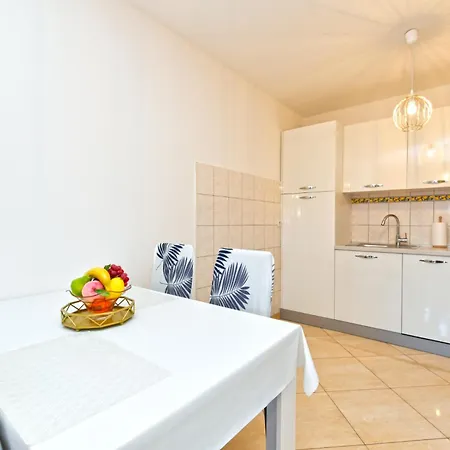 Apartment 2285 Liznjan